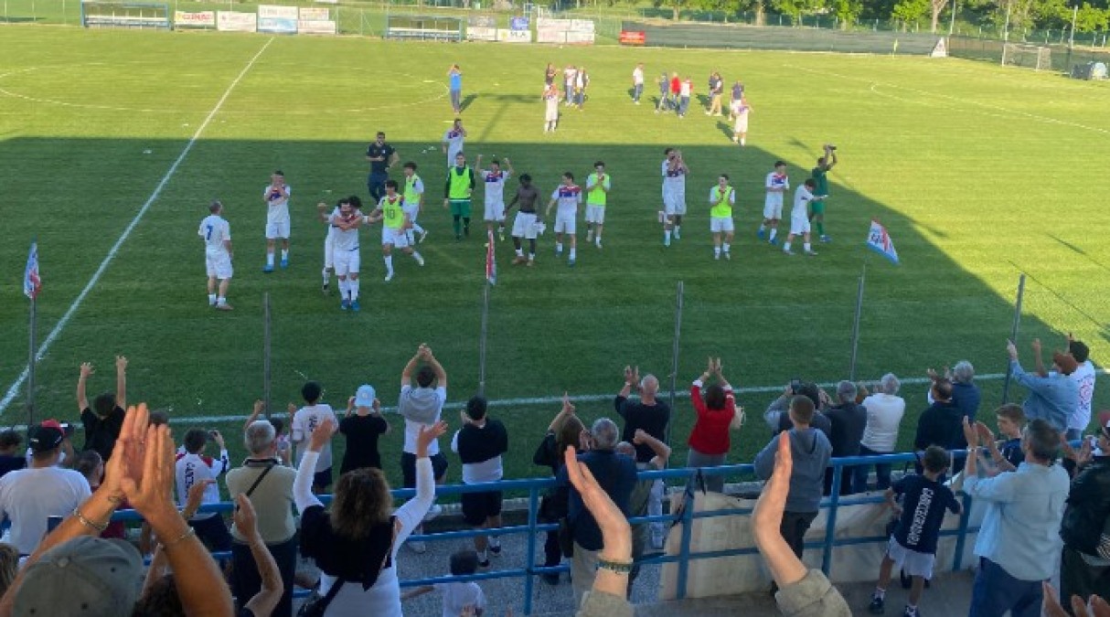  Calcio Promozione, Gabicce Gradara salvo: battuta la Pergolese 3-1 - E' festa a fine partita