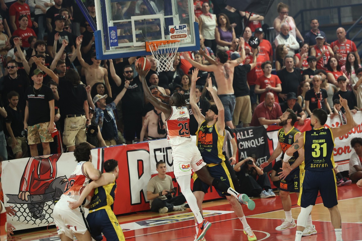 Basket A2, Dole: Scafati passa al Flaminio (76-80) - Dole a canestro (Foto De Luigi)