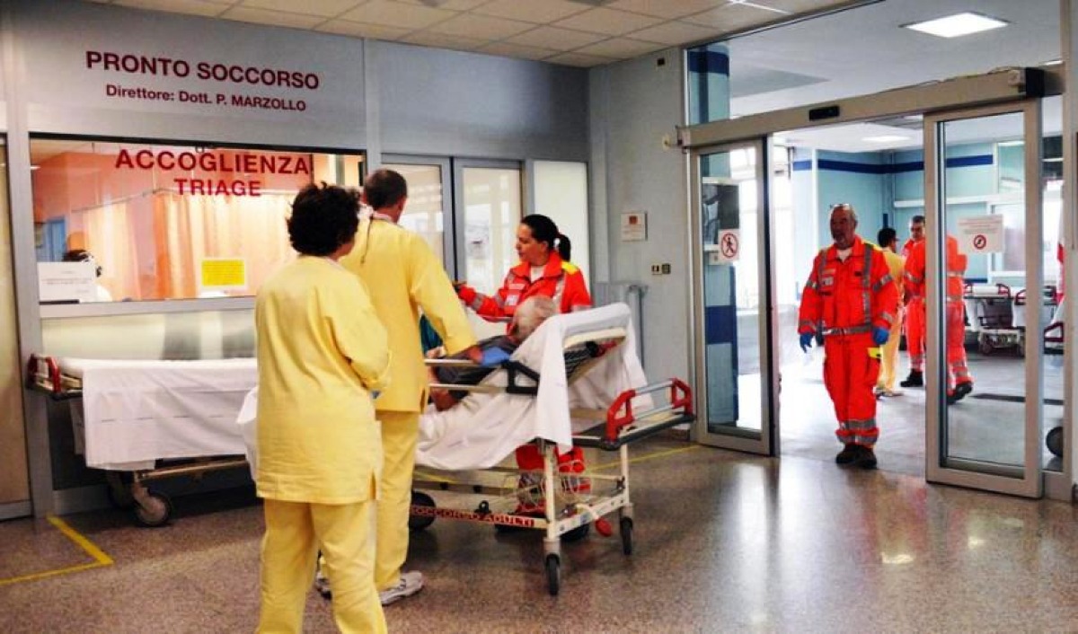 Si sveglia in ospedale e aggredisce il personale sanitario: arrestato  - 
