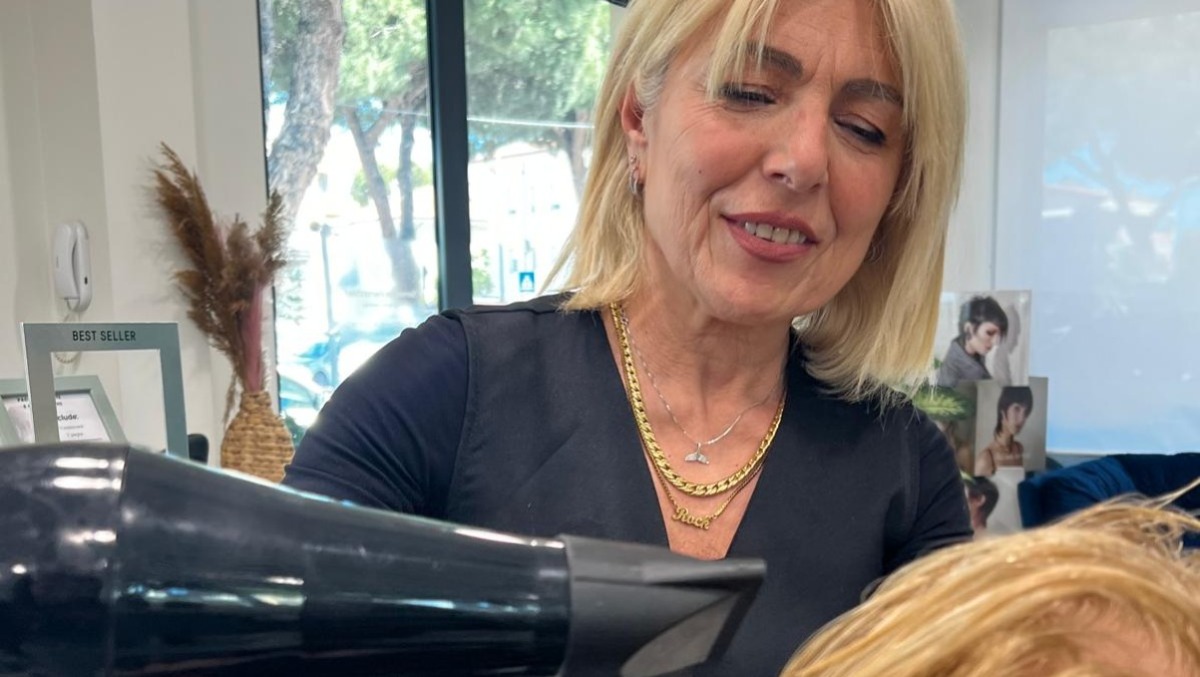 Dalla Lombardia a Rimini: a 12 anni faceva la tuttofare dal parrucchiere, poi ha aperto il suo salone - Anna Farina