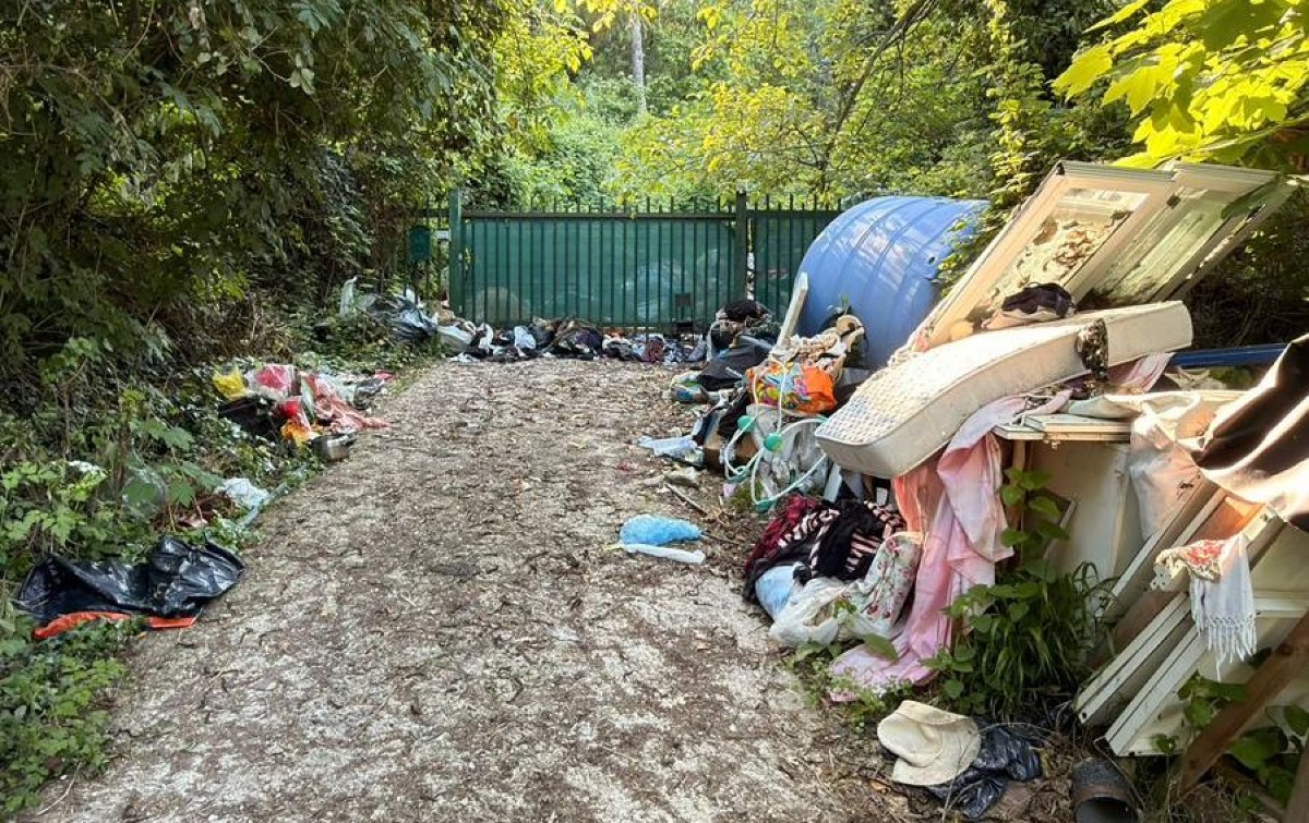 Montefiore Conca, via Pedrosa ancora invasa dai rifiuti: “Ordinanza disattesa e rischio sanitario” - 