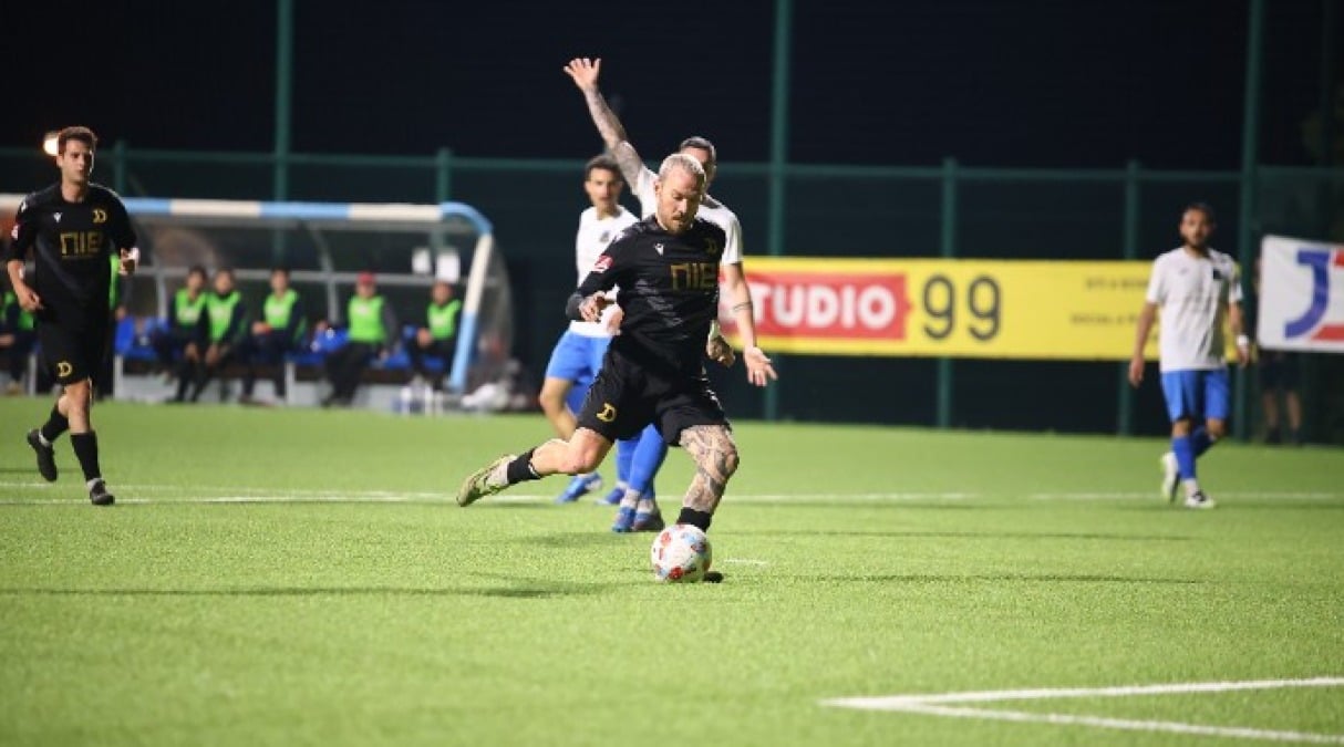 Calcio RSM: il Cosmos passa in scioltezza, la Juvenes Dogana si fa bastare il pari - Una fase di Libertas-Juvenes (FSGC/Montanari) (2)