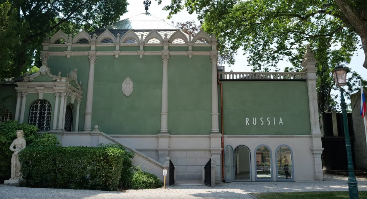 Biennale di Venezia, si dimette la Giuria internazionale tra polemiche e tensioni politiche - 