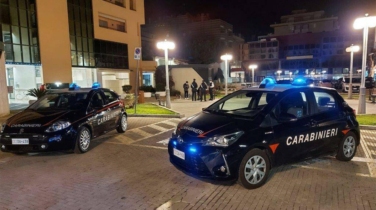 Forza un posto di blocco e guida ubriaco: tre denunce nei controlli del 25 aprile a Riccione - Carabinieri Riccione