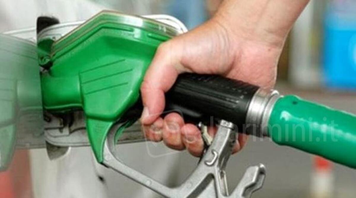 Carburanti in calo per il nono giorno: benzina a 1,763 euro, diesel sopra i 2,11   - Immagine di repertorio