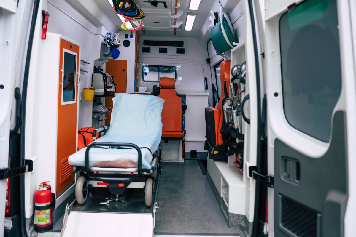 Bimba di 2 anni travolta da un’auto in retromarcia: la piccola è morta durante il trasporto in ospedale - 