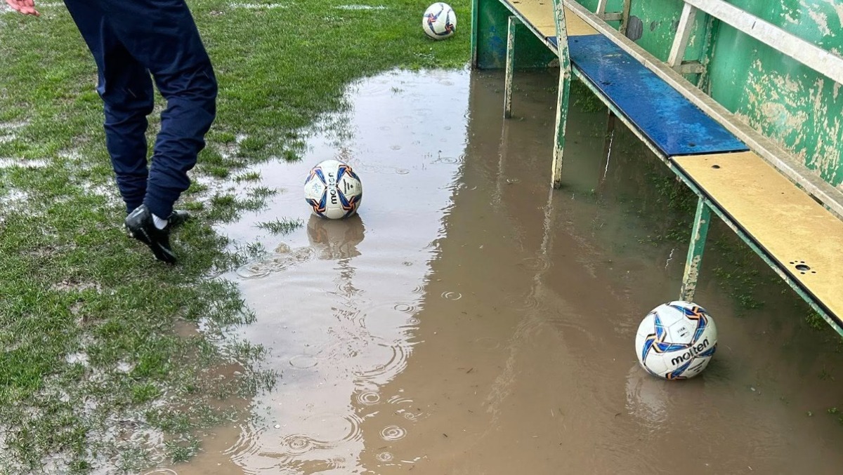 Rimini, assegnati i lavori per i nuovi spogliatoi al campo da calcio di via della Fiera - Il campo della Promosport allagato (PH ILARIA GIORGI FB)