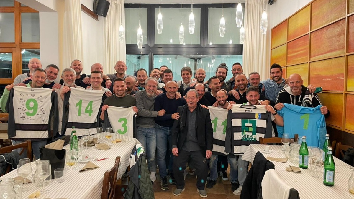 Dieci anni dopo il Novafeltria che vinse il campionato si ritrova a tavola: un ricordo anche per Walter e Ale - 