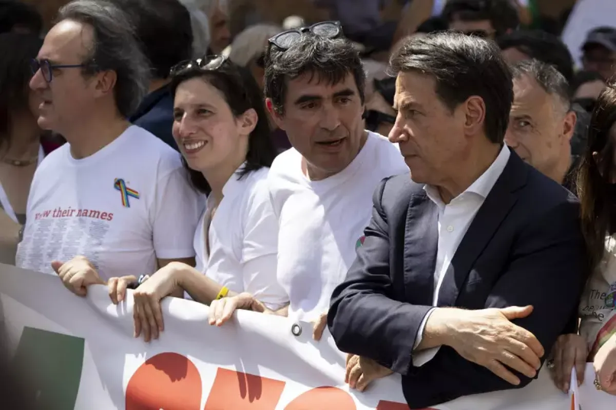 Sondaggi politici: il campo largo resiste, centrodestra in calo al 44,6% - © Ansa
