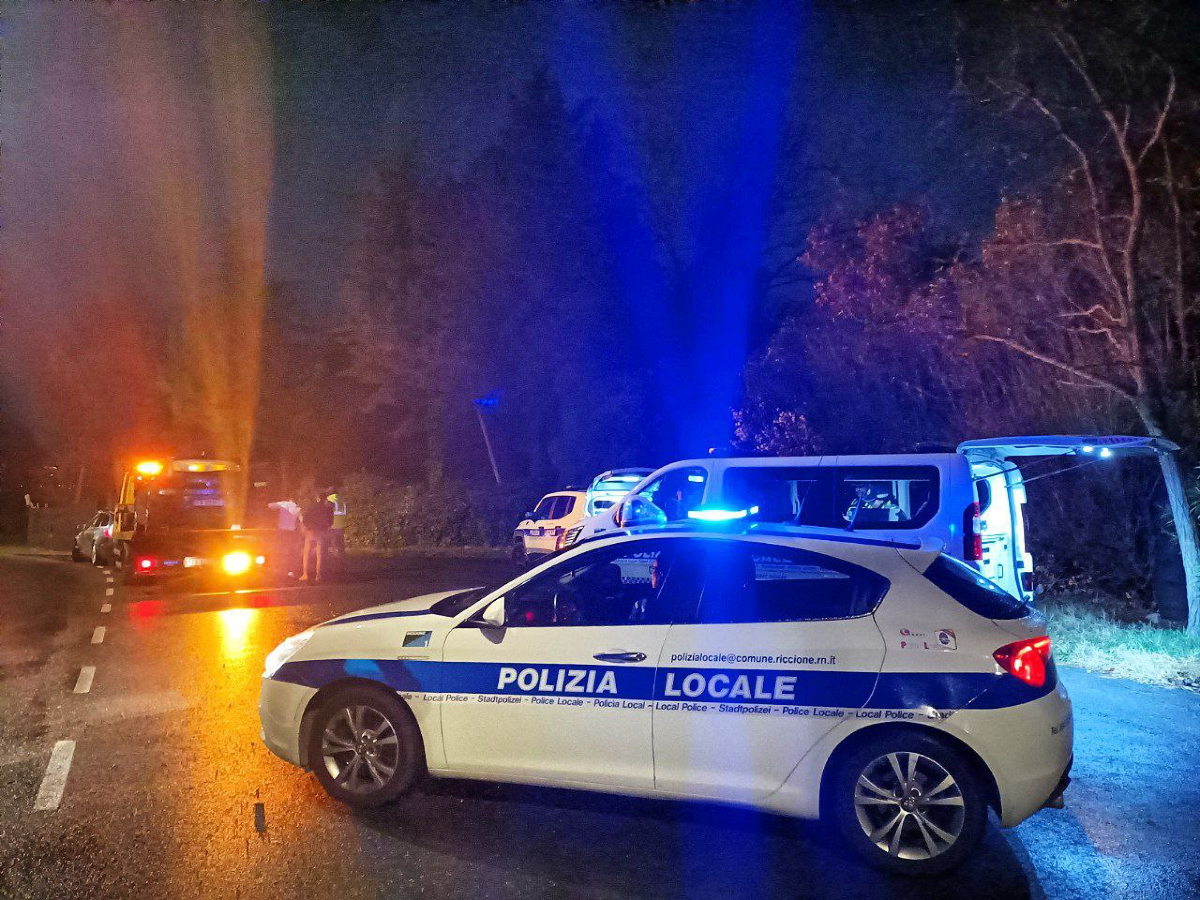 Guida contromano a vent'anni e positiva all'alcol: raffica di denunce tra Riccione e Misano - 