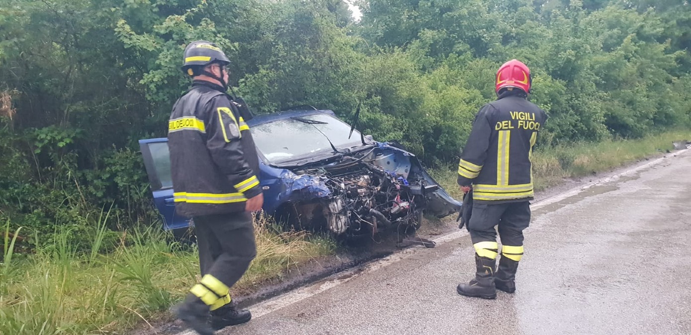 Pioggia e asfalto viscido: schianto frontale a Coriano, due feriti gravi - 