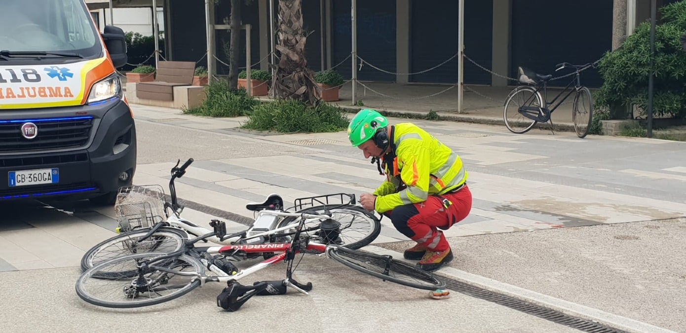 Viserba, scontro frontale tra bici sul lungomare: anziano in codice rosso al Bufalini - Il luogo dell'incidente