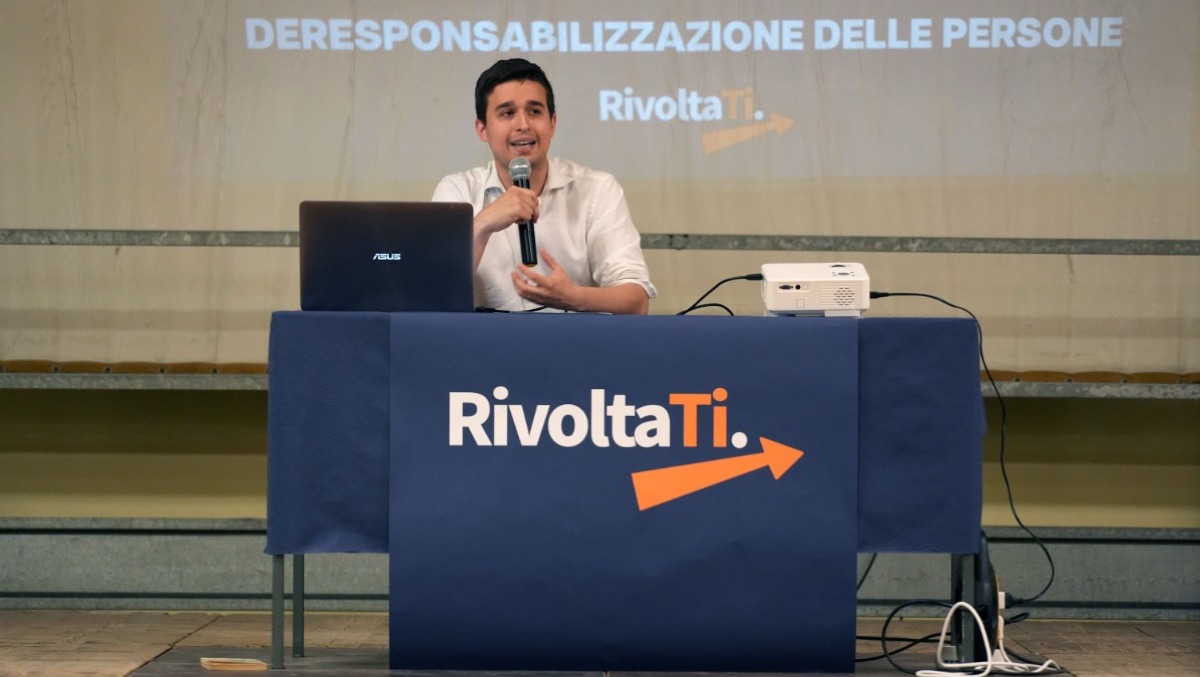 Montevecchi attacca il Vescovo di Rimini: "Non si pieghi al diktat Lgbtqia+" - Matteo Montevecchi