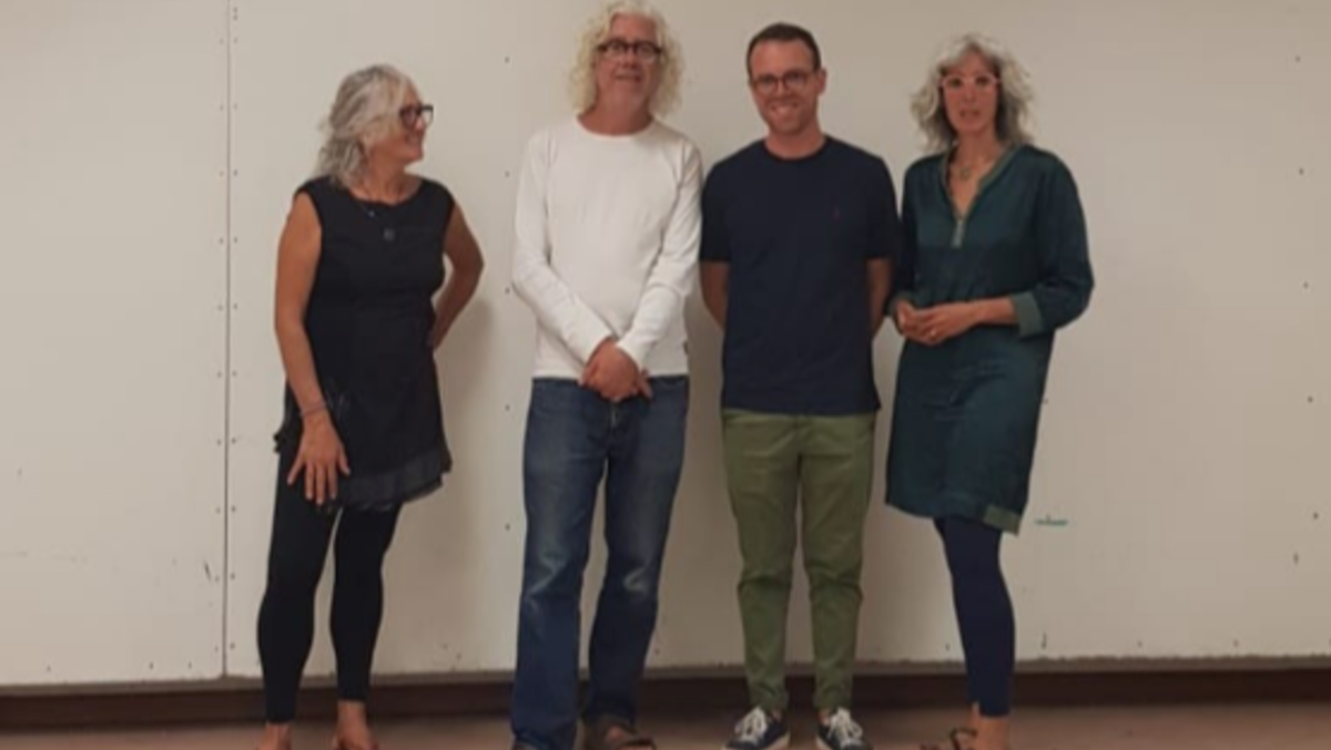  Una grande opera d'arte collettiva in piazza a Cattolica: il performer coinvolge 400 bambini e bambine - 