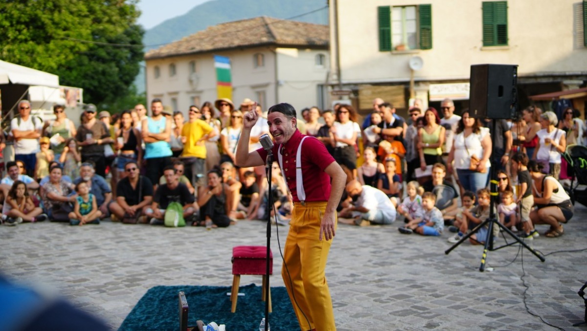 Pennabilli torna teatro a cielo aperto con Artisti in Piazza: il programma della 30esima edizione - Artisti in Piazza PH A.CECCARELLI