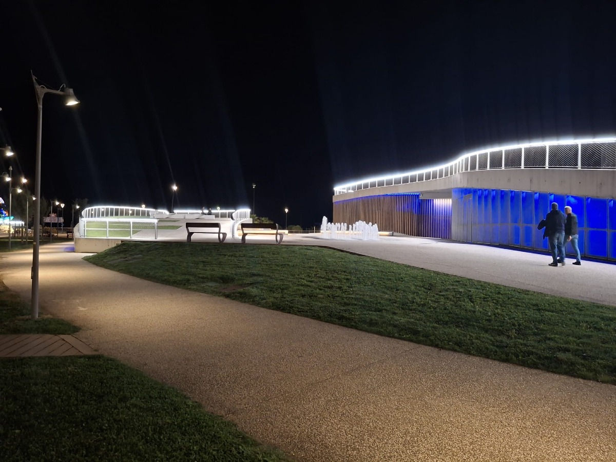 Piazzale Kennedy di Rimini cambia volto nelle ore notturne: restyling del sistema di illuminazione - Piazzale Kennedy di Rimini