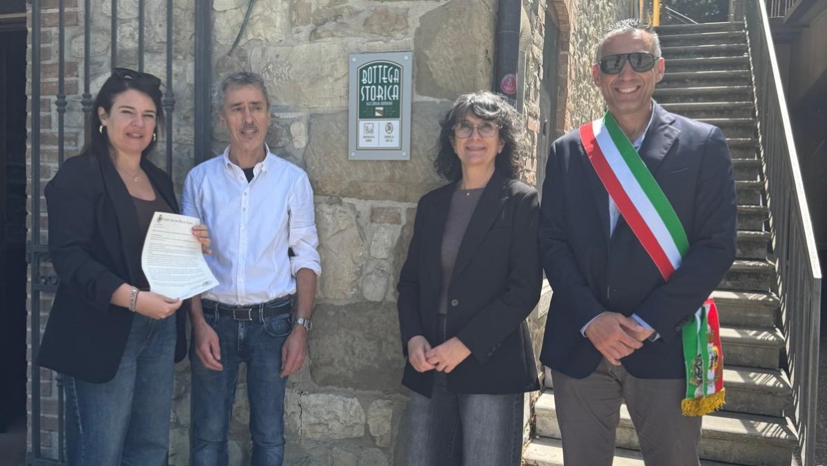 Dal bar sulla Marecchiese al barbiere, San Leo "premia" cinque botteghe storiche - 
