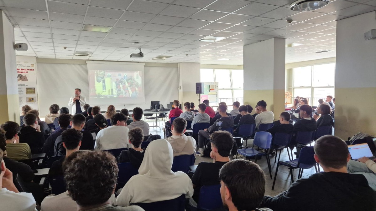 Intelligenza artificiale e scuola, al Belluzzi-Da Vinci incontro con Paolo Granata - 