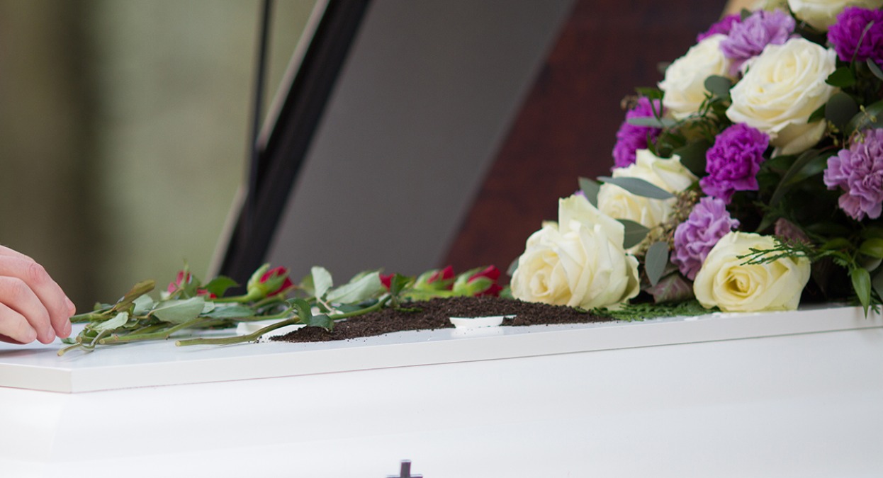 Riccione, folla per il funerale di Chiara: "Era vita ed energia" - 