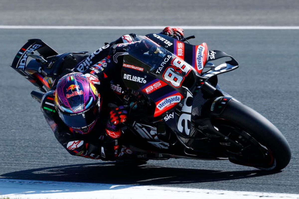 Aprilia domina a Le Mans: trionfo di Martin davanti a Bezzecchi - © Ansa