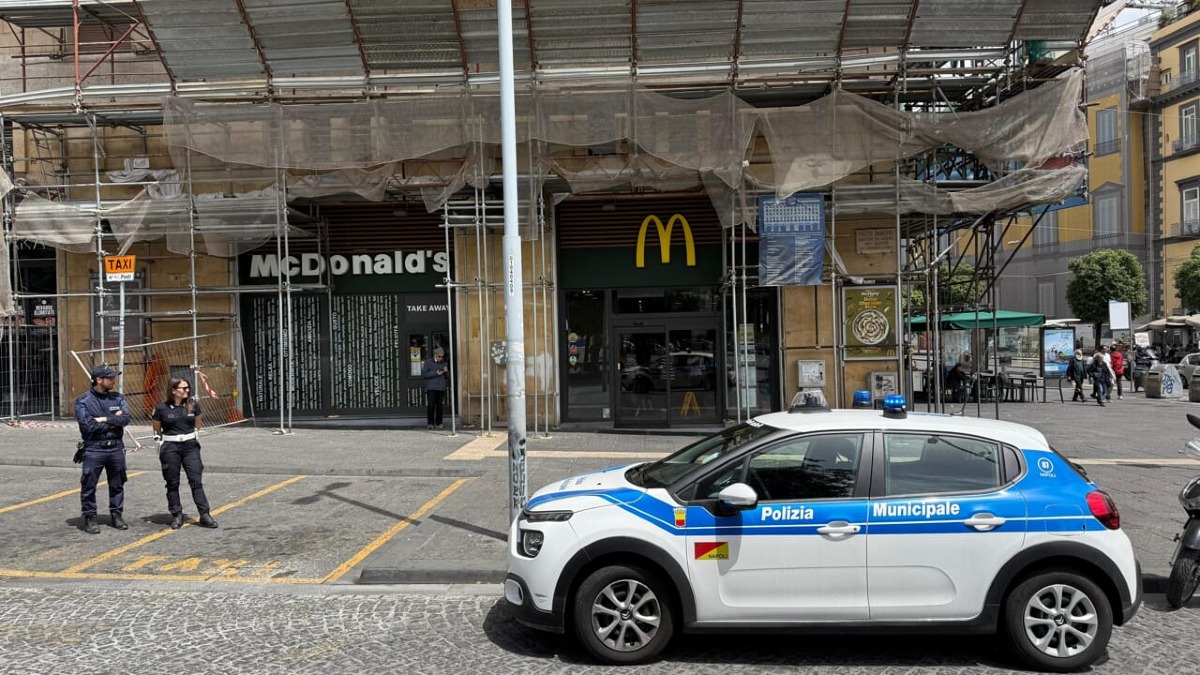 Napoli, 14enne accoltellato per uno sguardo a una ragazza: è grave - 