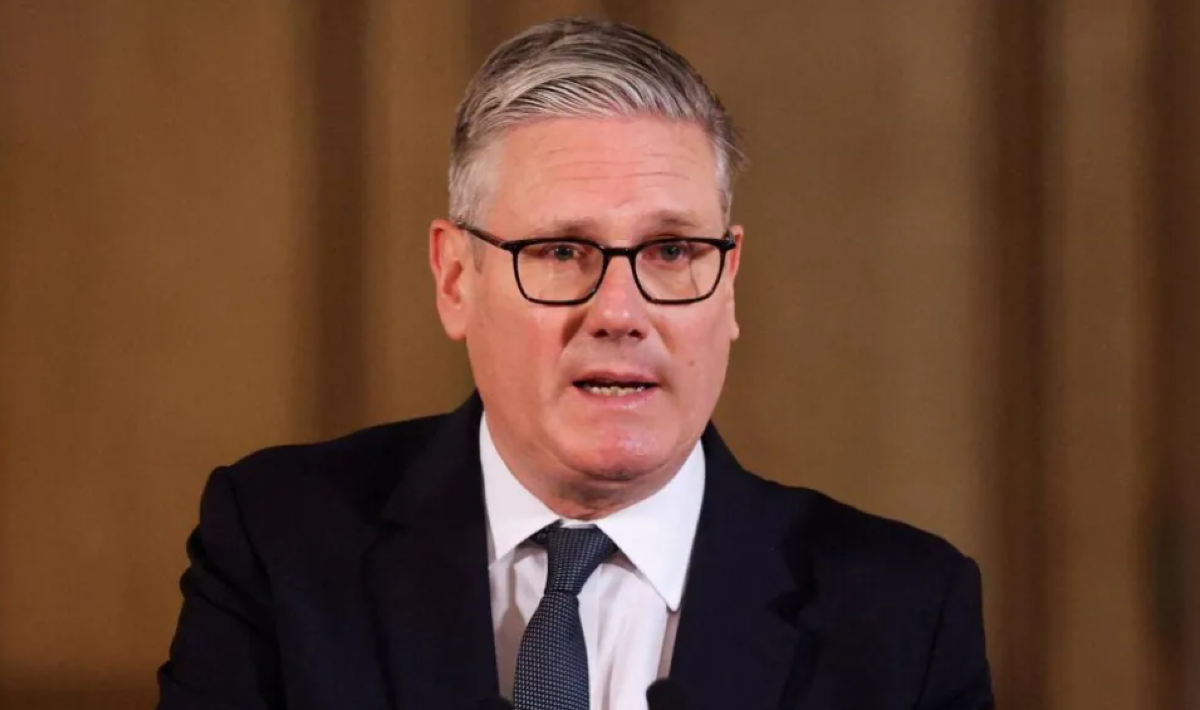 Starmer resiste alla crisi Labour: “Non lascerò il Paese nel caos” - 