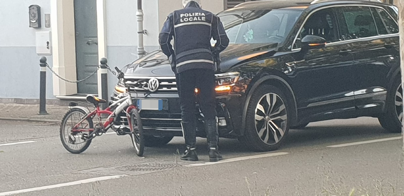 Incidente in via Pascoli: mamma e bimbo di 6 anni travolti da un’auto - 