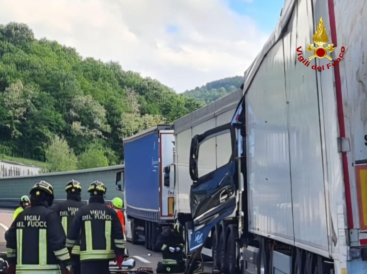 A1, camionista 43enne perde la vita in un tamponamento tra mezzi pesanti - 