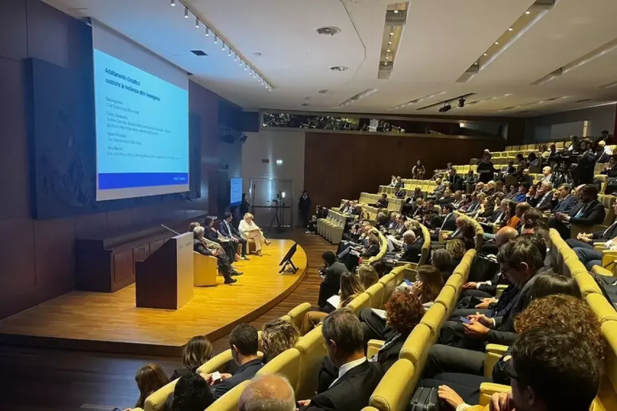 Intesa Sanpaolo, maxi piano da 112 miliardi per green e sociale - © Ansa