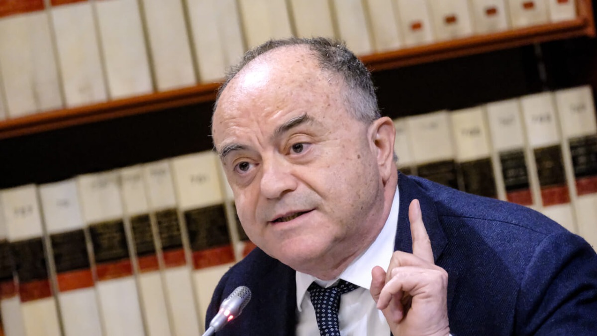 Dati di vip rubati e venduti, 30 indagati nell’inchiesta della Procura di Napoli - Il procuratore di Napoli, Nicola Gratteri (Foto LaPresse)