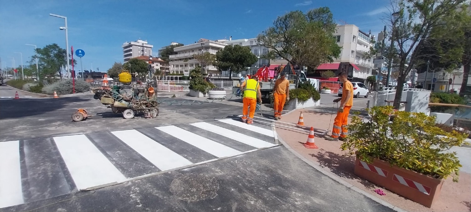 Riccione, viale Bellini riapre in anticipo dopo i lavori - Lavori in viale Bellini a Riccione