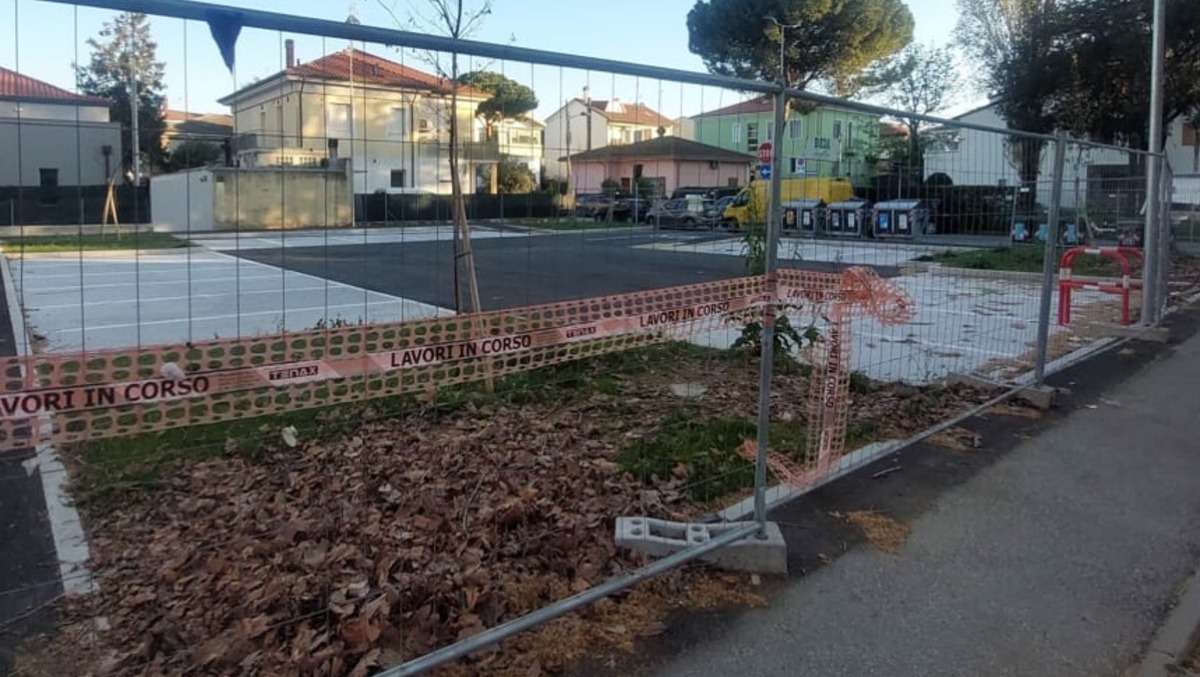 Rimini, ancora chiuso il nuovo parcheggio tra le vie Pascoli e Fucini - 