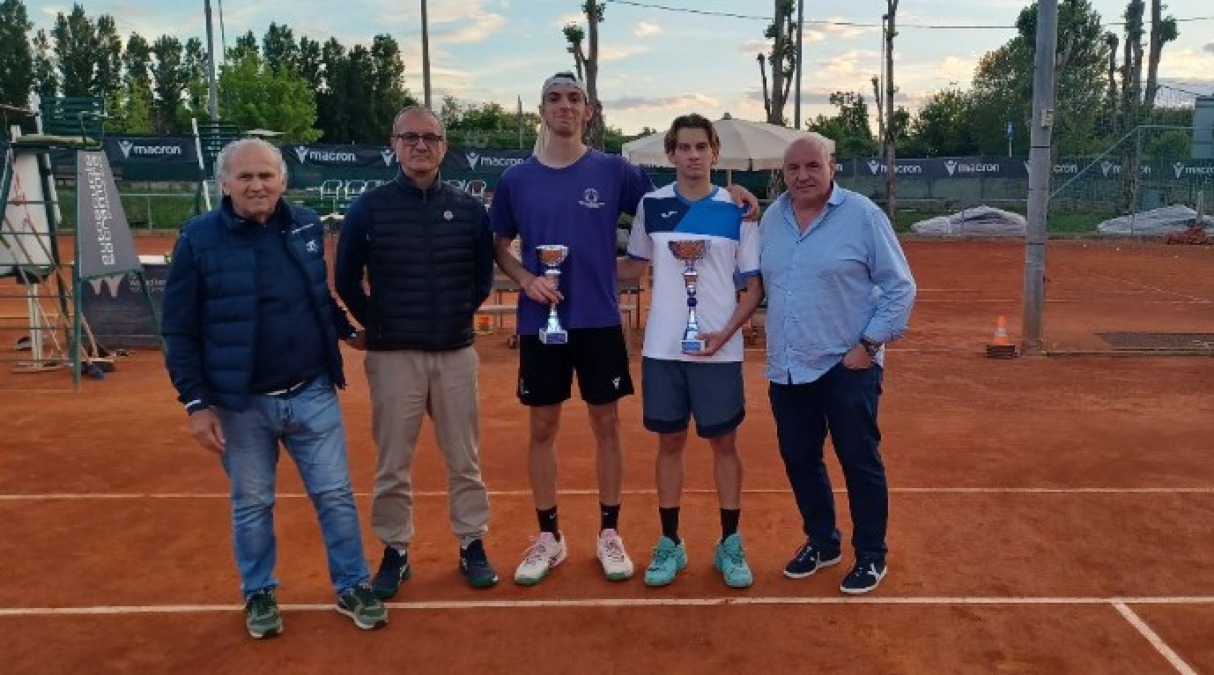 Tennis, il memorial Boschetti a Pietro Rinaldini - La premiazione del Memorial Sandrino Boschetti
