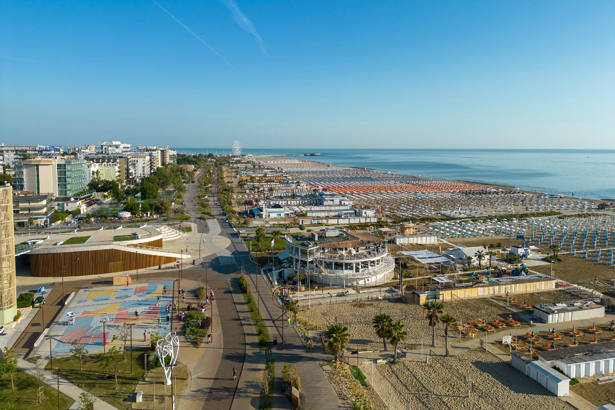 Rimini torna a conquistare la Bandiera Blu dopo 15 anni: riconoscimento alla qualità del mare e agli investimenti ambientali - 