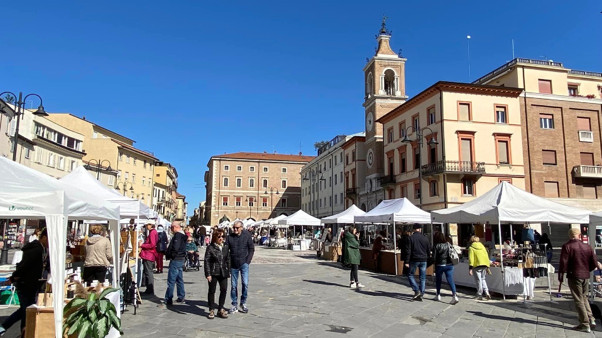 Rimini, torna “Artigiani al Centro”: creatività e handmade in Piazza Tre Martiri - 