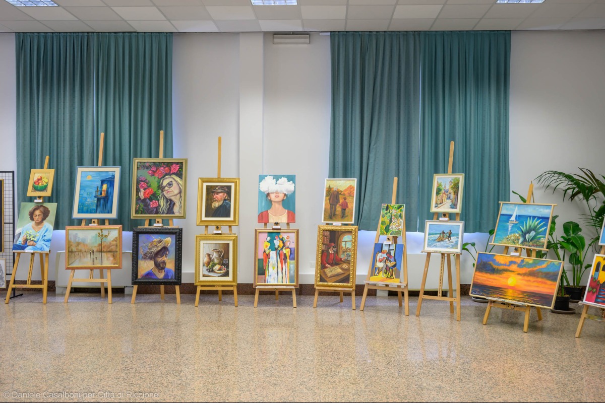 La storia di Riccione tra mare, pescatori e animali: 50 anni di pittura in mostra al Palazzo del Turismo. Domani l'ultimo giorno - 