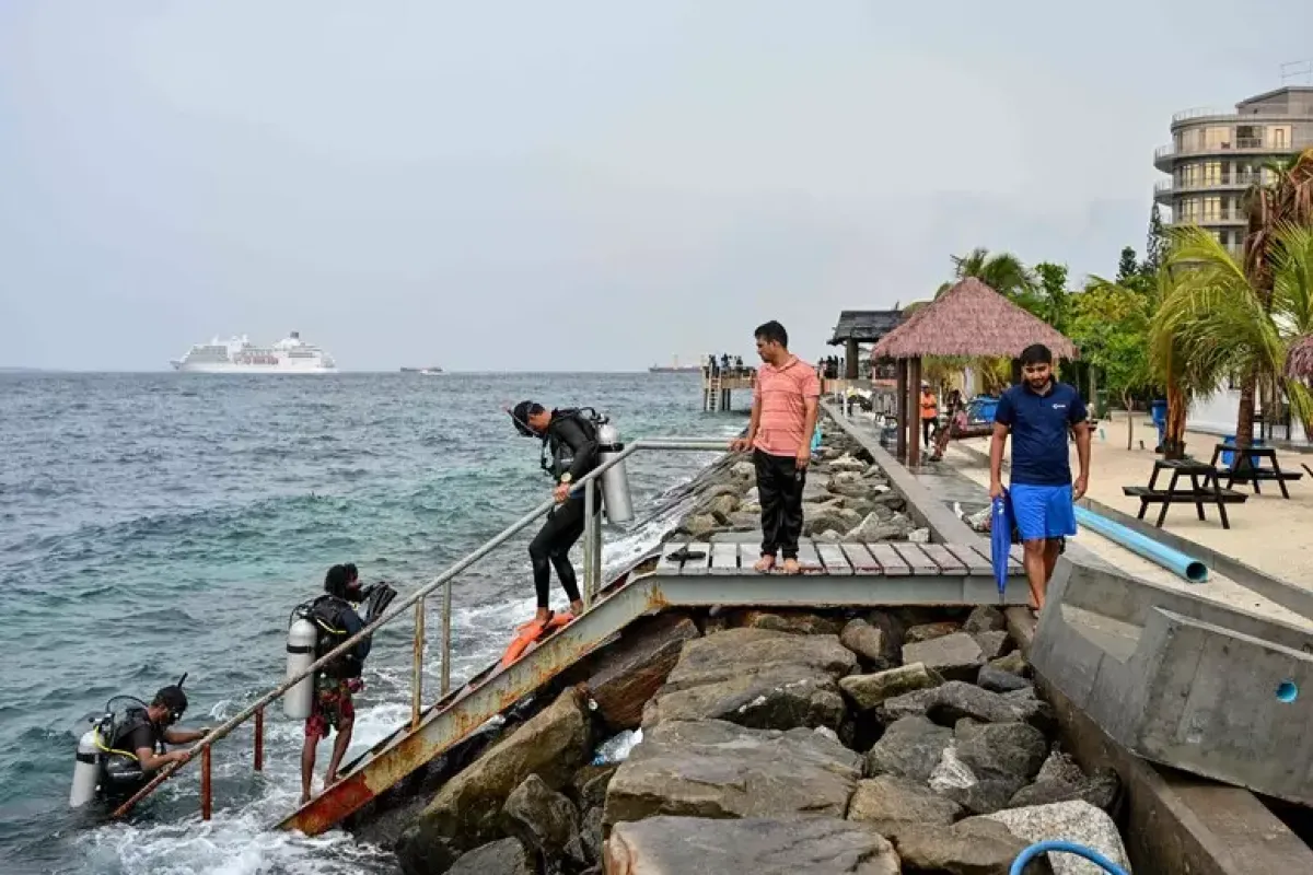 Riprese le ricerche dei sub italiani alle Maldive - Le prime operazioni di ricerca © Ansa/Epa