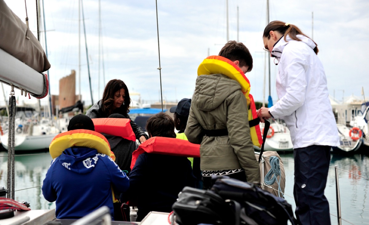 Comunità del Mare, prima uscita in barca: parte l’estate educativa per 75 adolescenti riminesi - 