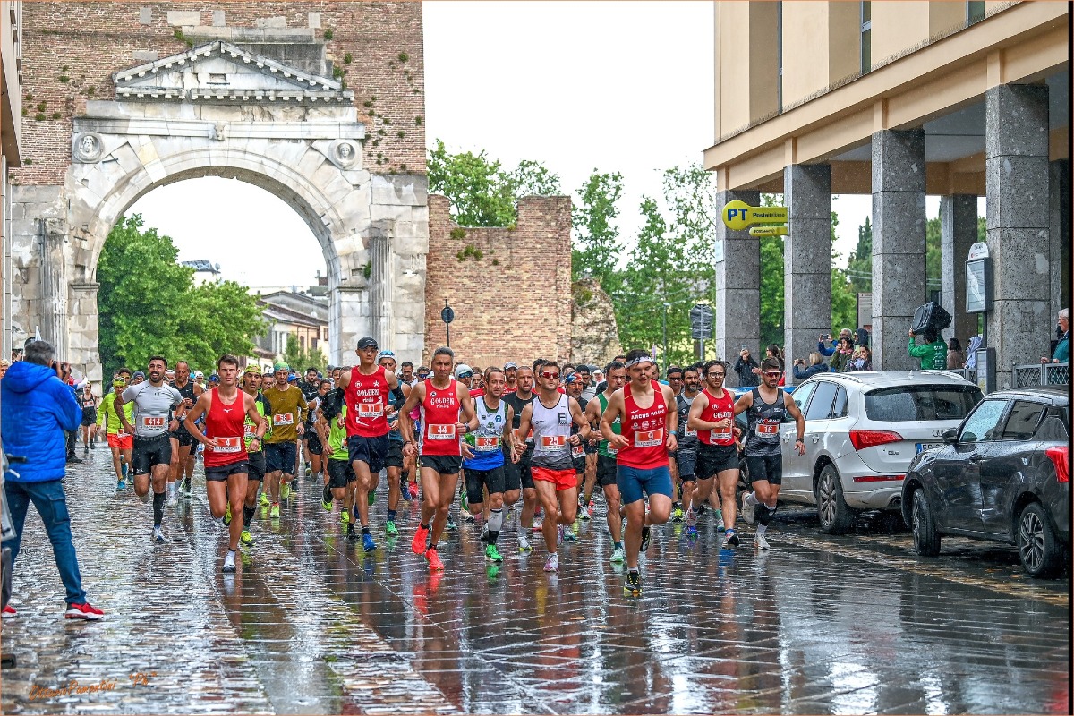 Il maltempo non ferma la 43^ Rimini-Verucchio: Clara e Pari dominano la corsa verso la vetta - La partenza Foto Ottavio Pamantini
