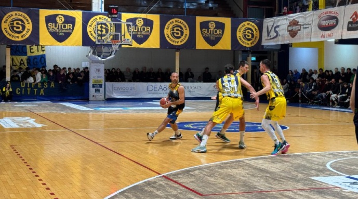 Basket C playoff, Angels eliminati in gara3 a Fossombrone (60-52) - Rivali in azione
