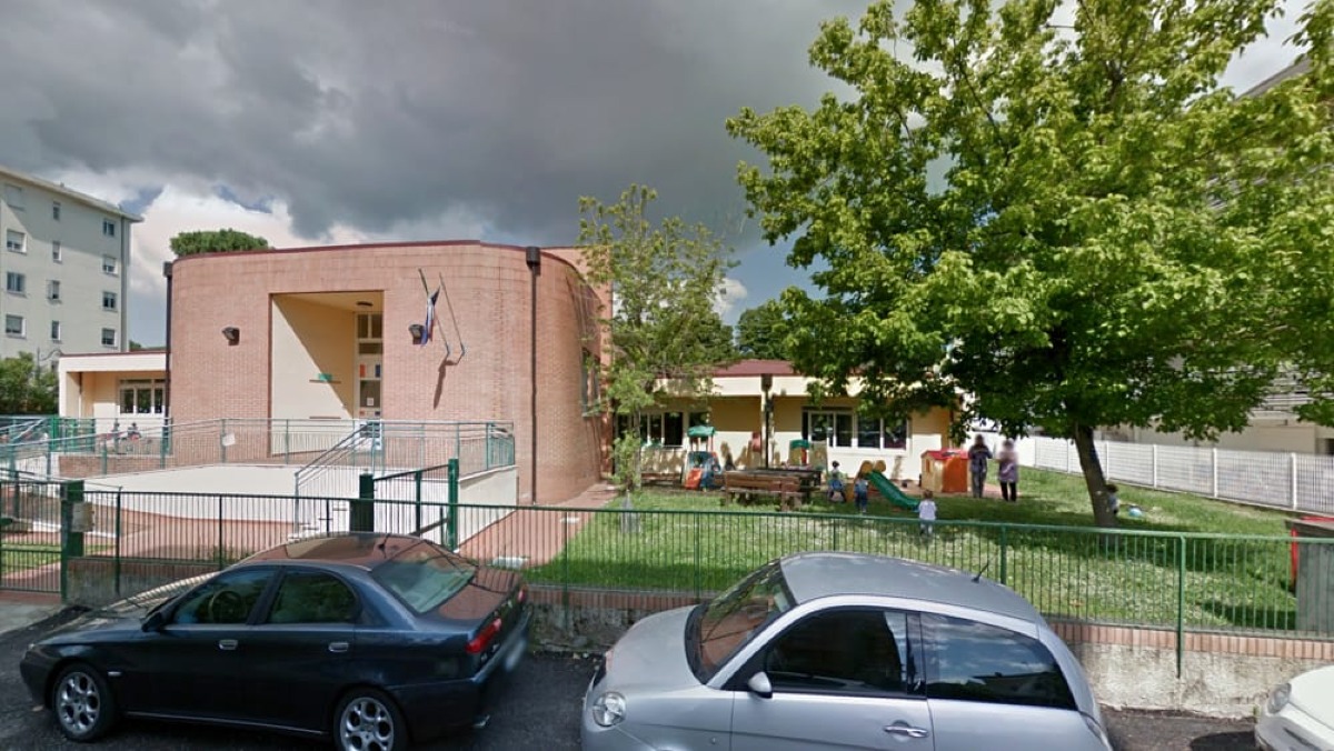 Rimini, al Nido Cappellini una casina-gioco costruita insieme a genitori e insegnanti - 
