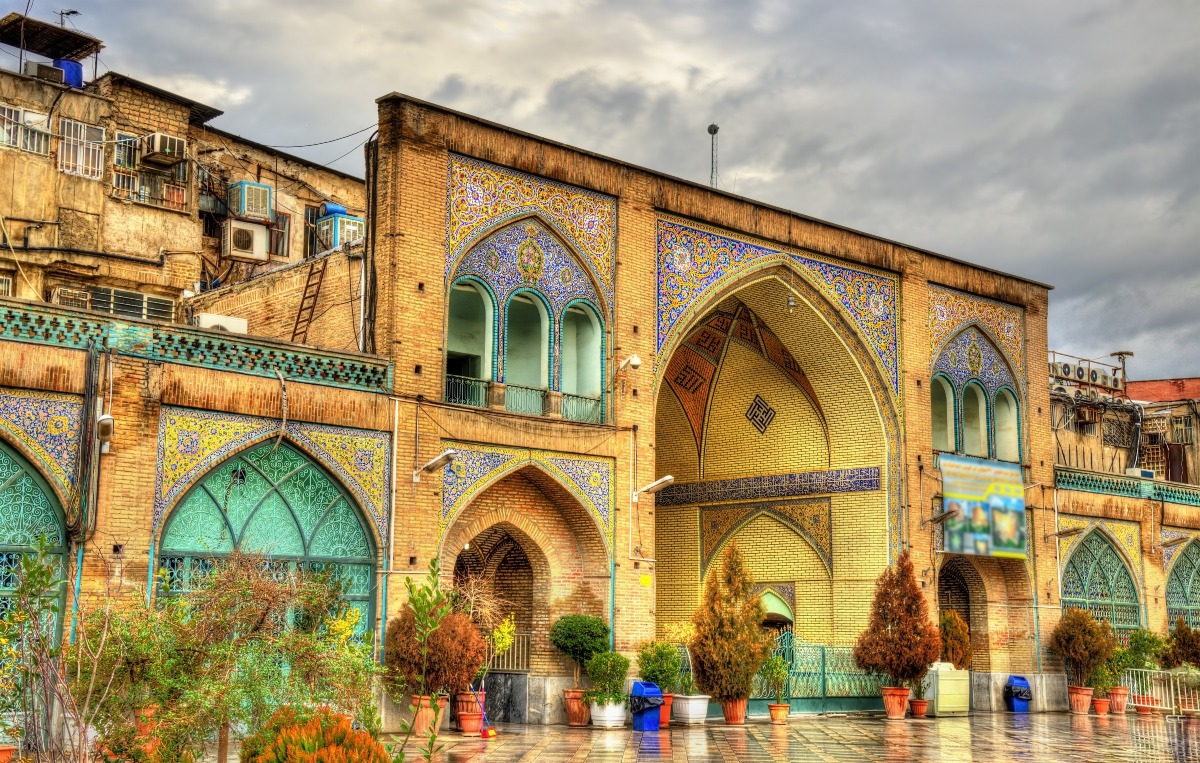 Fumata nera sull'Iran: Trump boccia la proposta di Teheran - Una moschea a Teheran