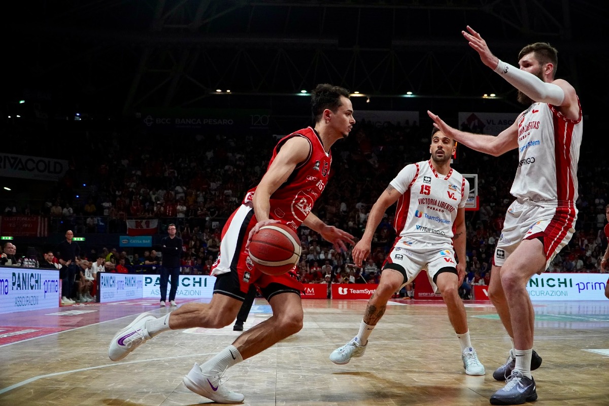 Basket A2, la Dole fa suo il derby di gara5 (78-91): è in semifinale - Dole in palleggio (Andrea Rachele De Rosa)