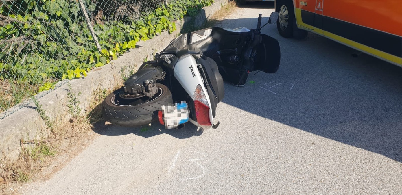 Riccione, violento scontro tra auto e scooter a Raibano: interviene l’elisoccorso - 