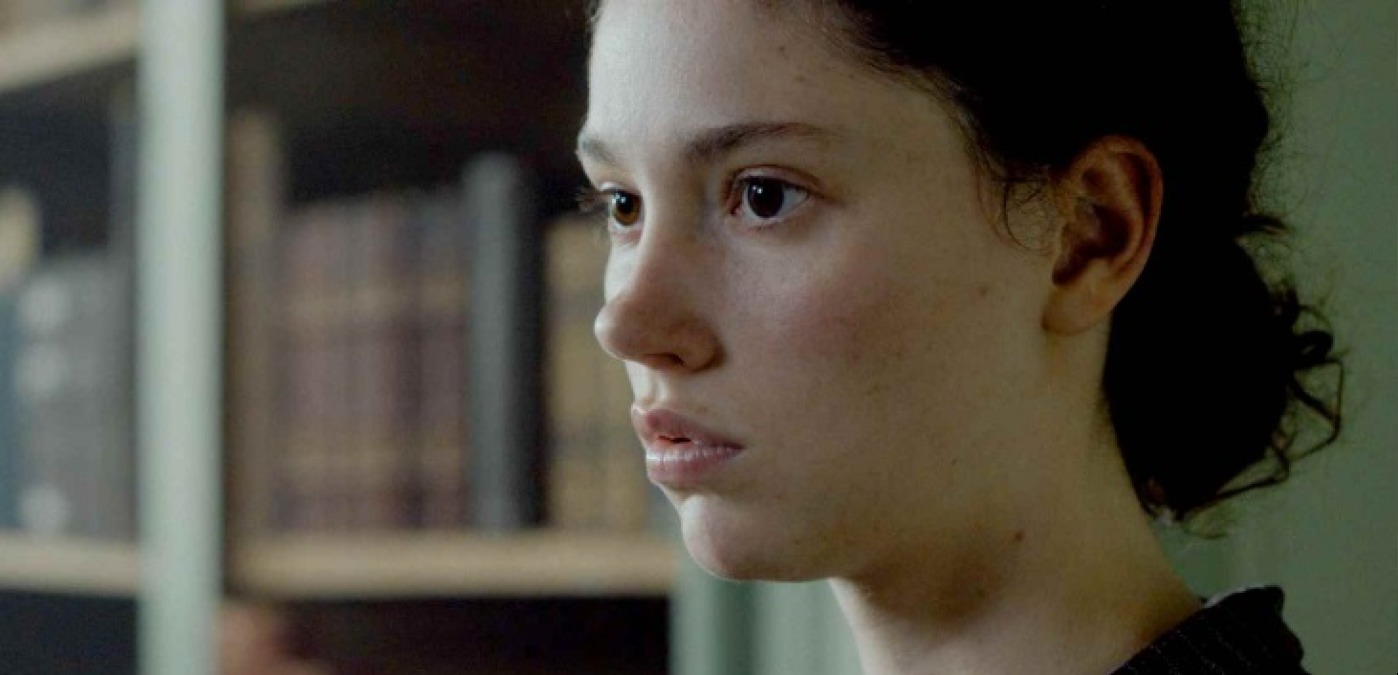 “Lo sguardo di Emma” al Cinema Tiberio: la storia di emancipazione di una giovane donna nella Svizzera degli anni Quaranta - 
