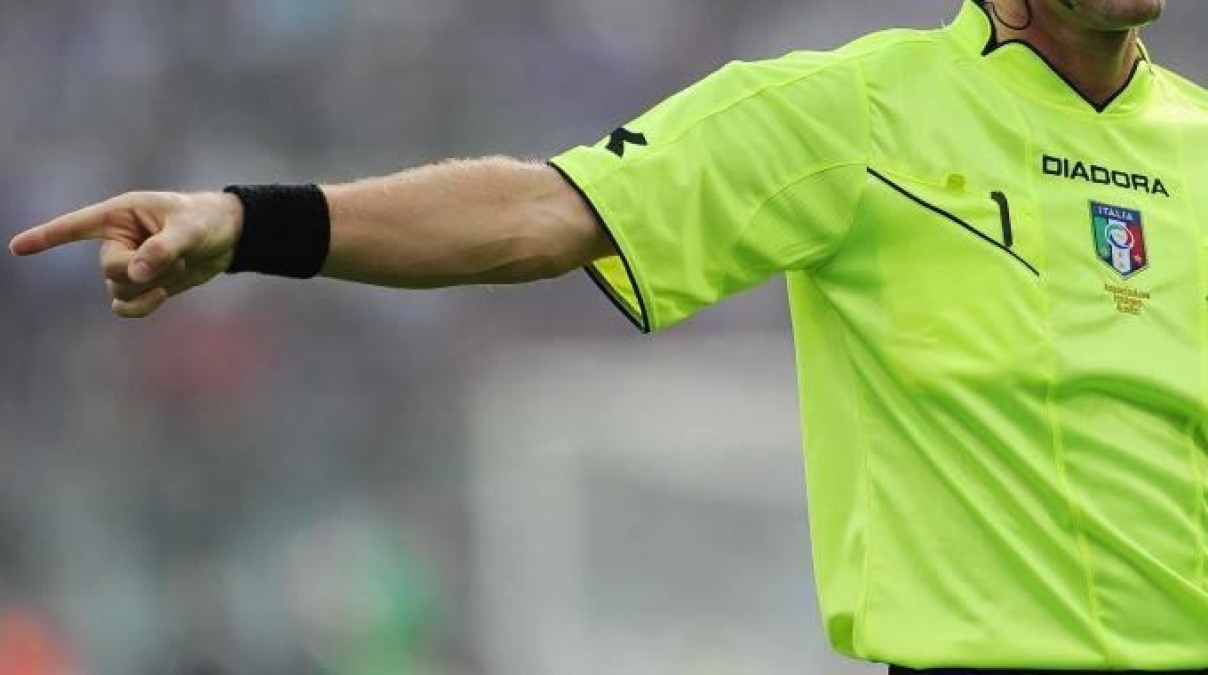 Insulti razzisti dei tifosi durante la partita Under 15, sanzionate due società riminesi - Arbitro REPERTORIO