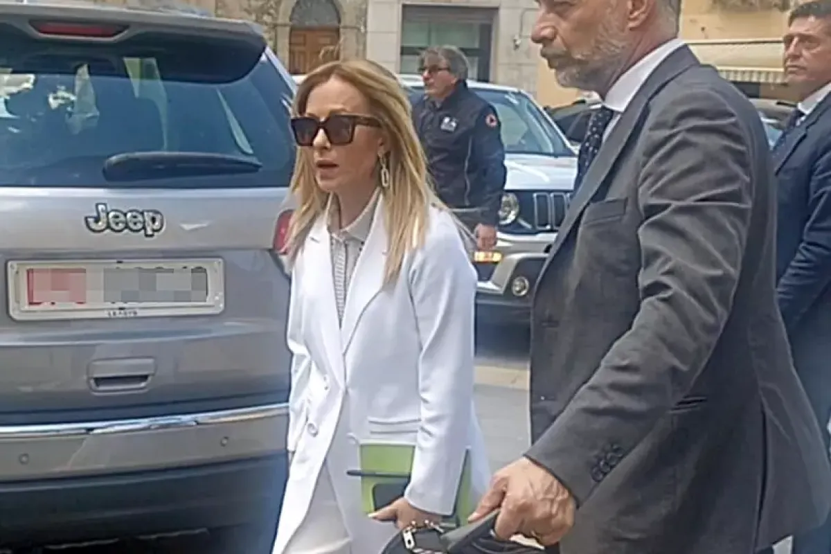 Meloni a Niscemi: “150 milioni per la sicurezza e gli indennizzi” -  Meloni arrivata in Municipio a Niscemi © Ansa
