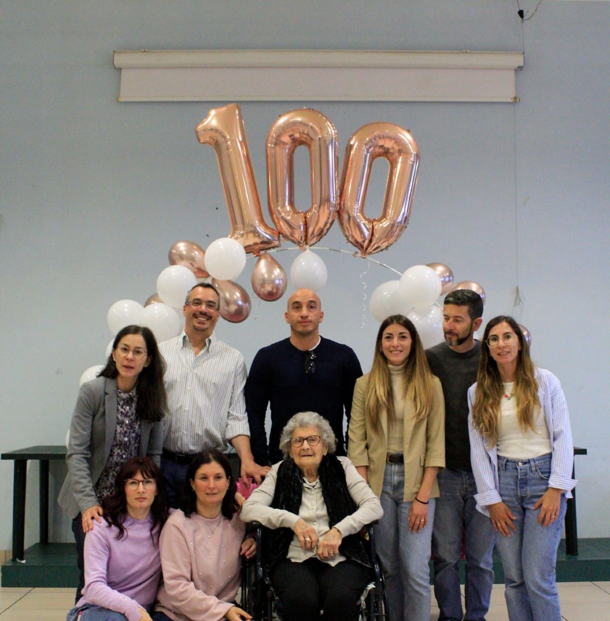 Riccione festeggia Iole Masi: cento anni di vita tra famiglia e mare - 