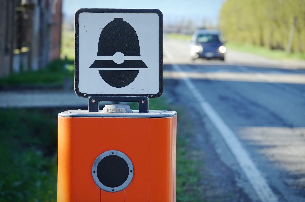 Strada provinciale 58 più sicura: il Comune interviene con attraversamenti luminosi e rilevatori di velocità - 