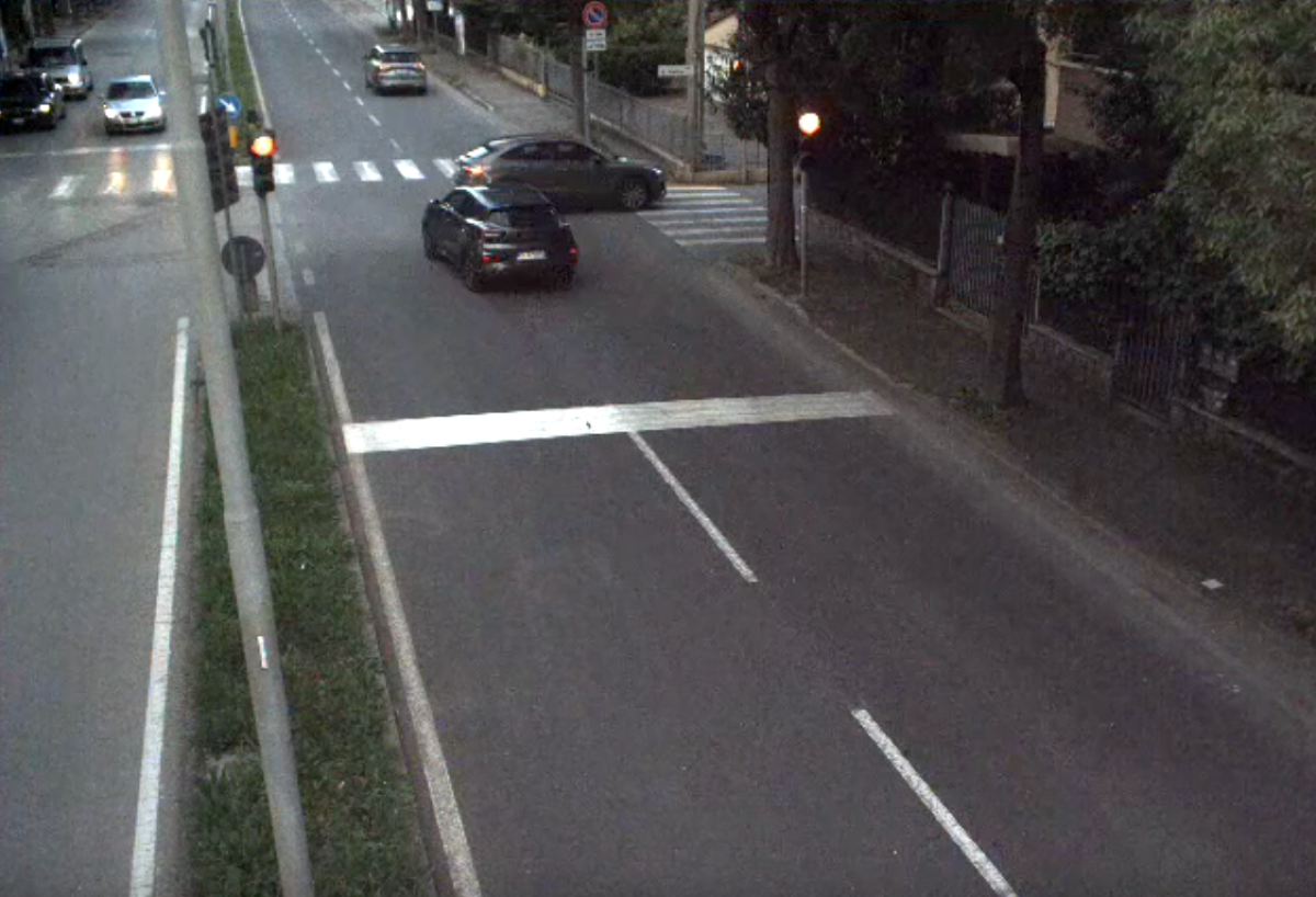 Rimini, passa col rosso e sfiora la tragedia: boom di violazioni semaforiche in città - 